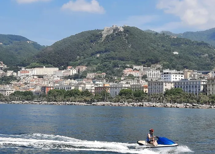 Stella In Centro 住宿加早餐酒店 萨莱诺