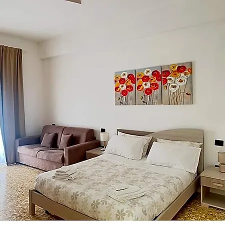 לינה וארוחת בוקר Stella In Centro סלרנו